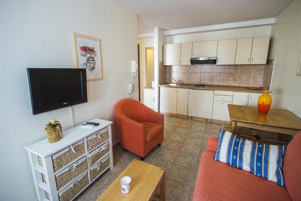Aparthotel Castrum Novum Novigrad (Istria) Bilik gambar